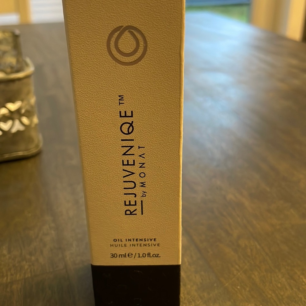 Monat REJUVENIQE™ Oil Intensive